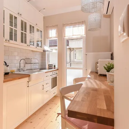 Apartament Chez Marie - Cozy One-bedroom With Balcony By Flat Mаnager *